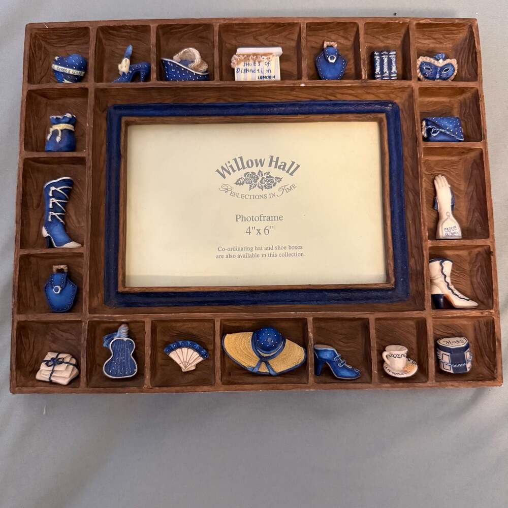 Willow Hall Reflections in Time 4x6 Photoframe with Miniatures